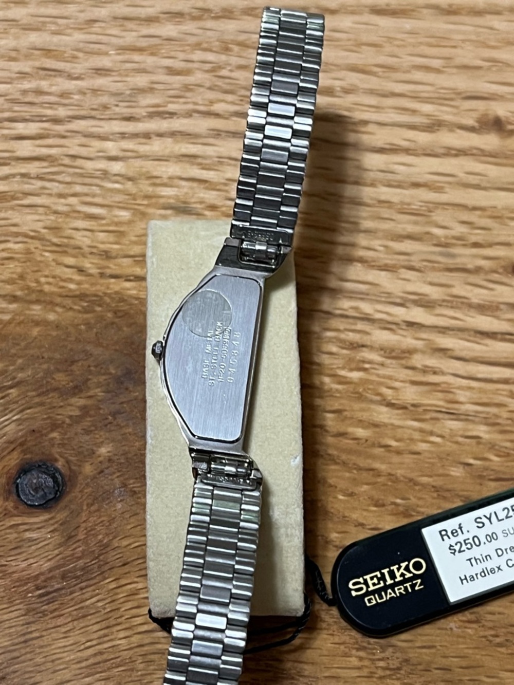 Vintage Seiko Silver Bracelet Watch with Black Dial - Picture 3 of 6